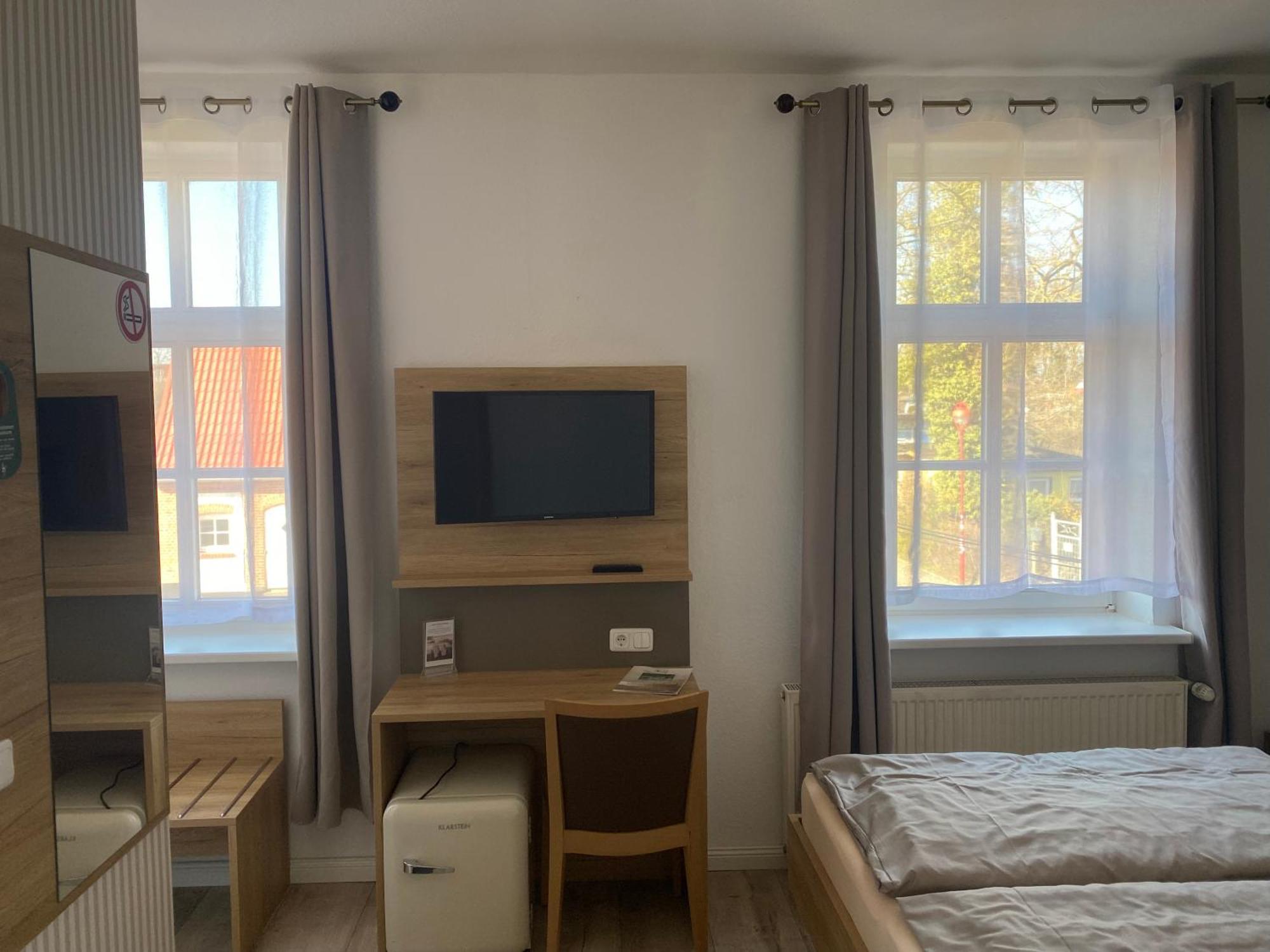 Double Room,1499208373:JPEG