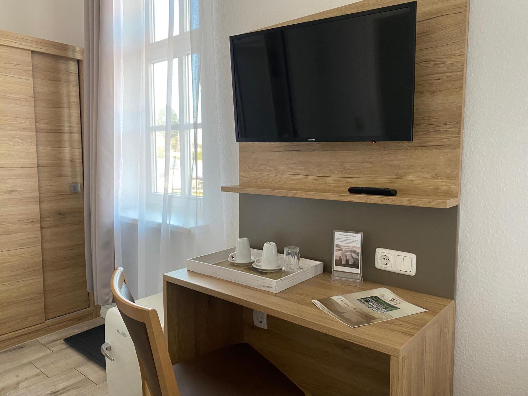 Double Room,1589471533:JPEG