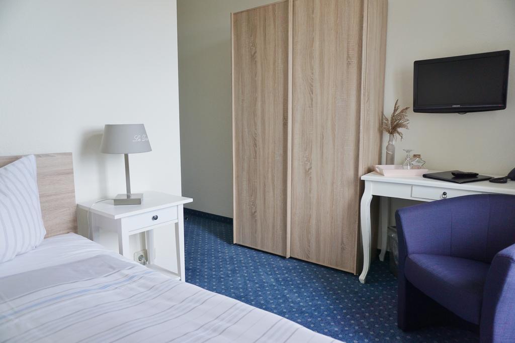 Single Room,400608663:JPEG