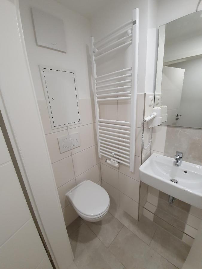 Single Room Bathroom