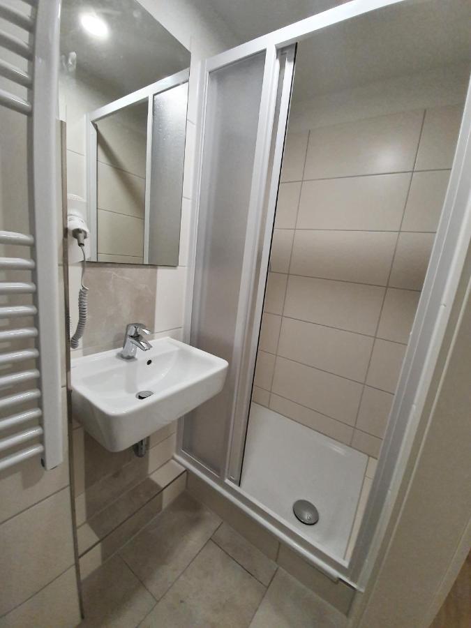 Single Room Bathroom